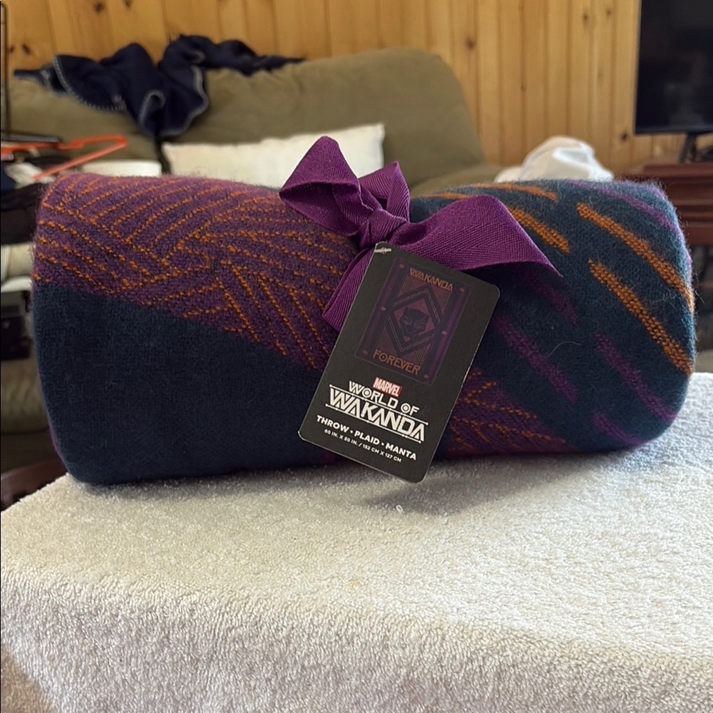 Marvel WORLD OF WAKANDA Black Panther Purple and Orange Blanket